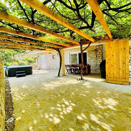 Summer House Margarita Zavala